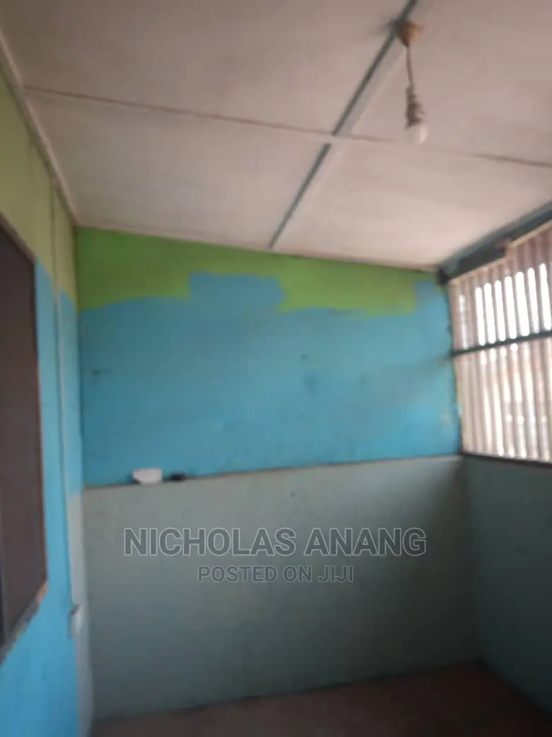 1bdrm House in New Town for rent