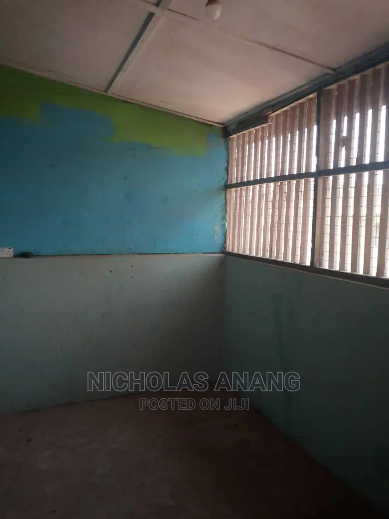 1bdrm House in New Town for rent