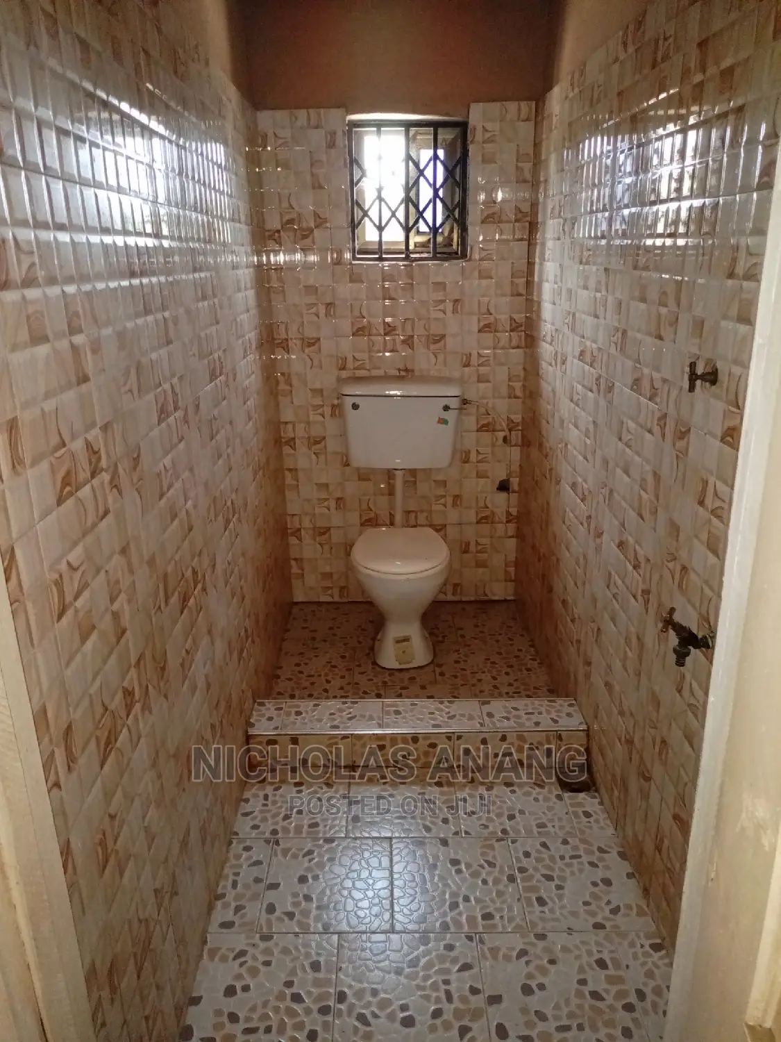 1bdrm House in New Town for rent