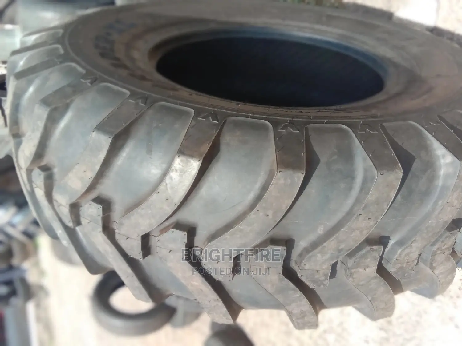 Tractor Tires and Heavy Duty Car Tires