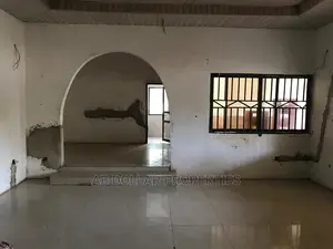 5 Bedroom House for Sale