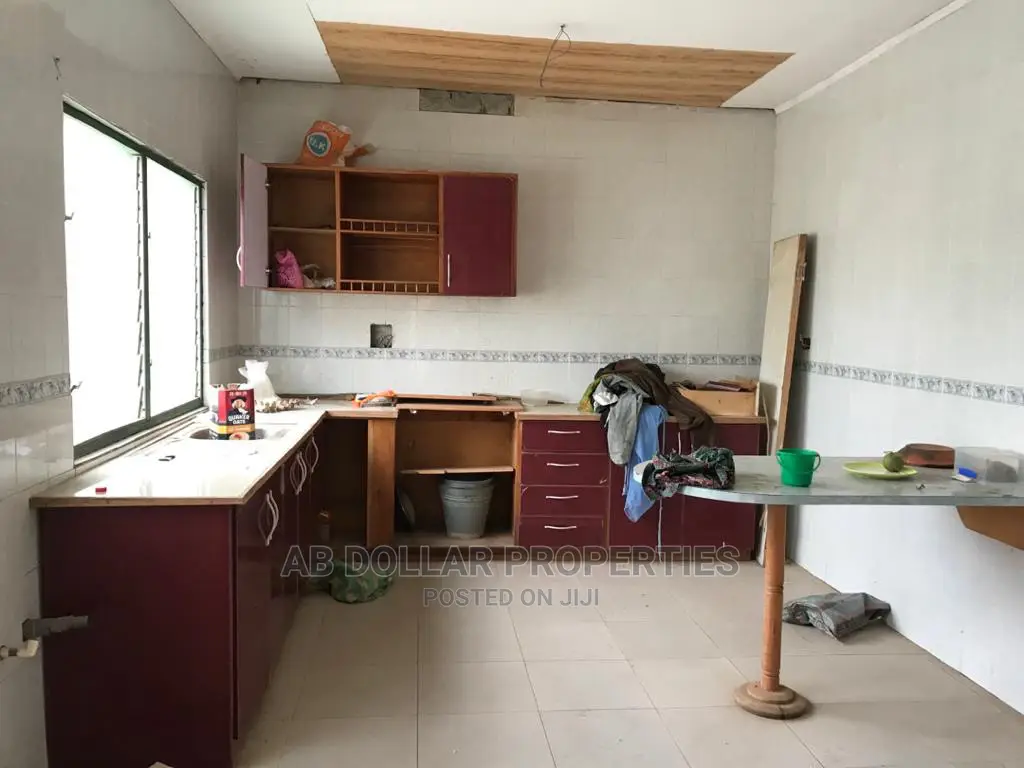 5 Bedroom House for Sale