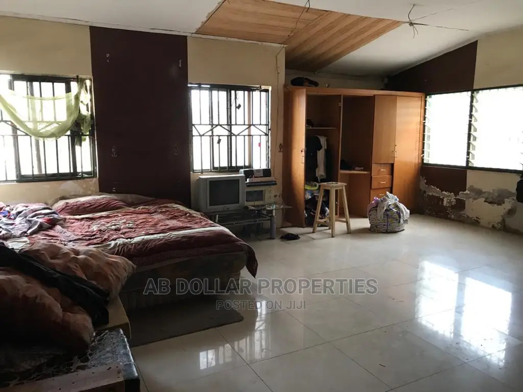 5 Bedroom House for Sale
