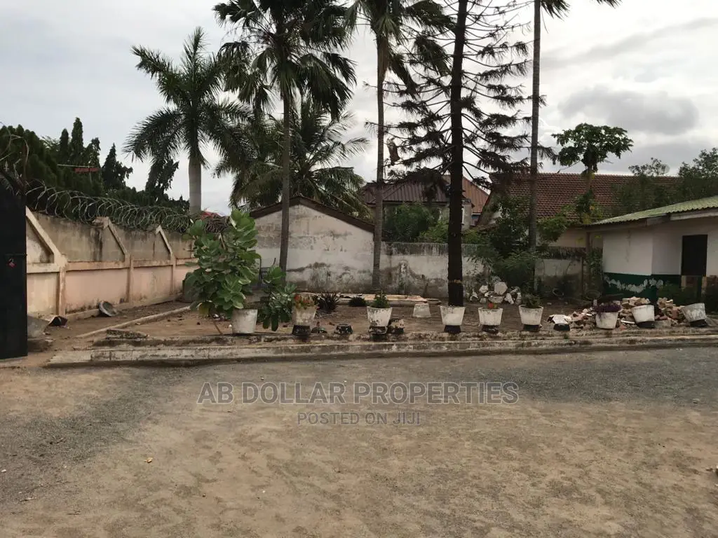 5 Bedroom House for Sale