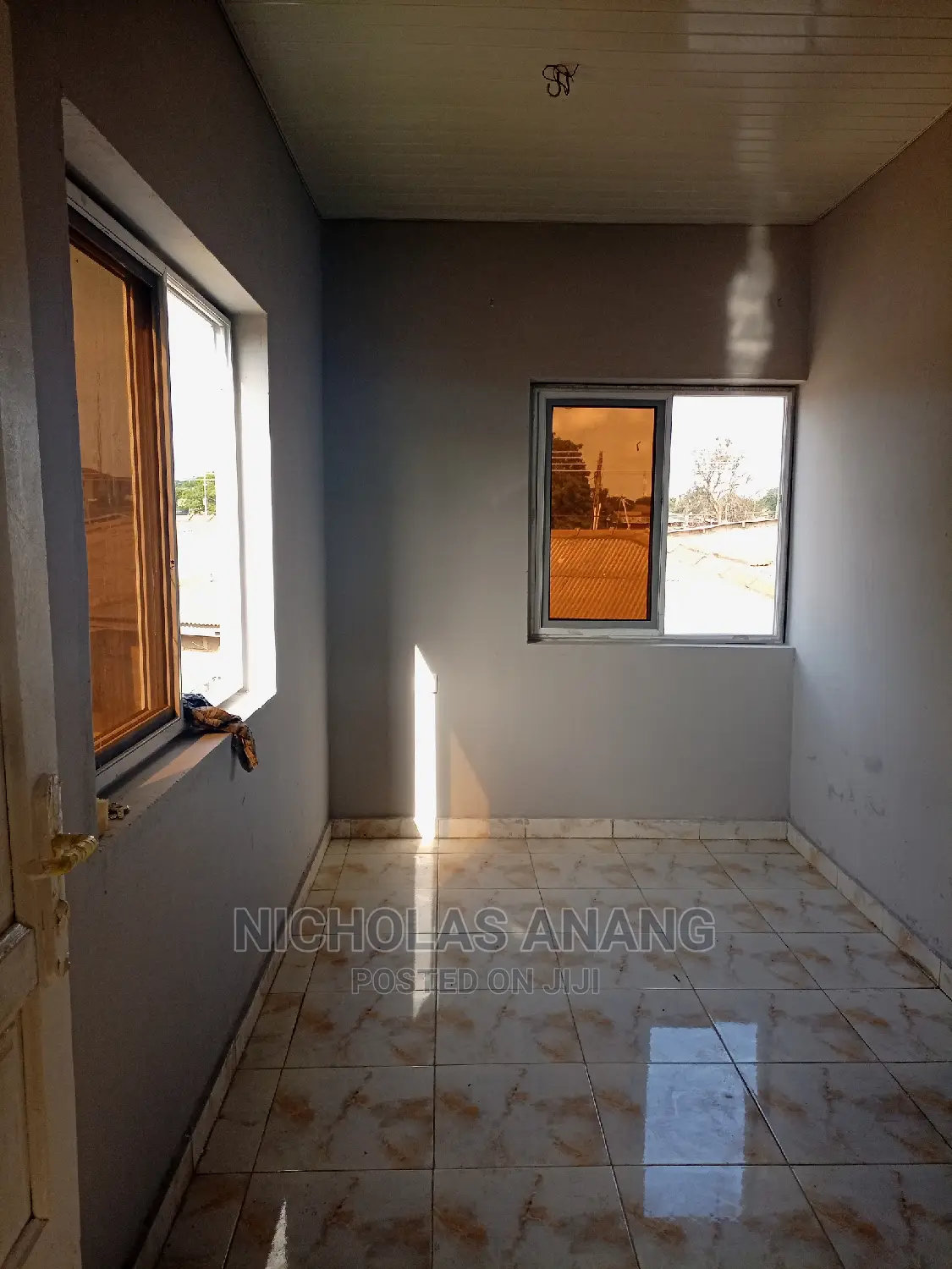 1bdrm House in New Town for rent