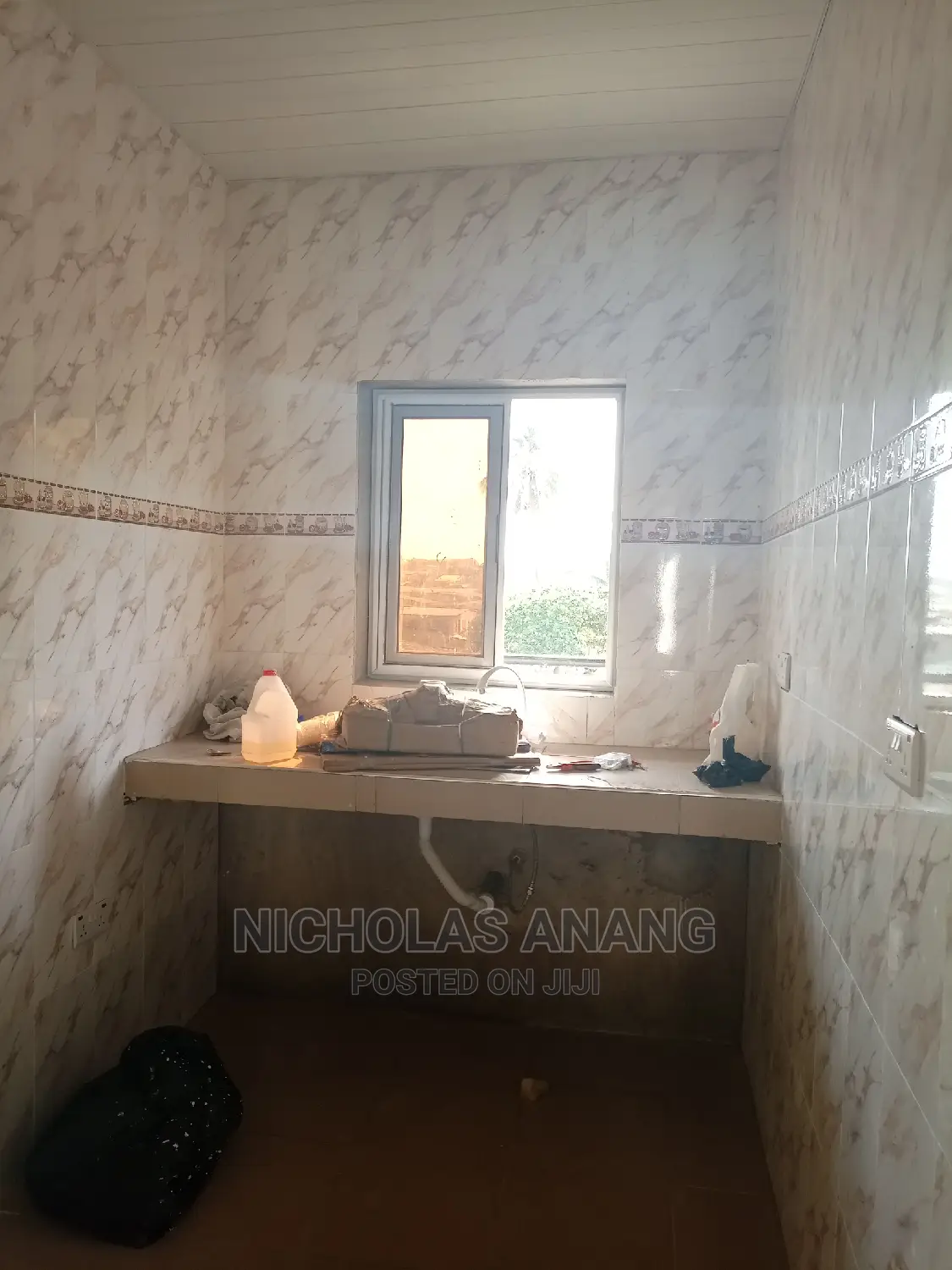 1bdrm House in New Town for rent