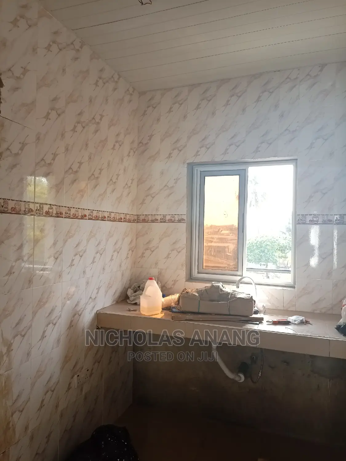 1bdrm House in New Town for rent