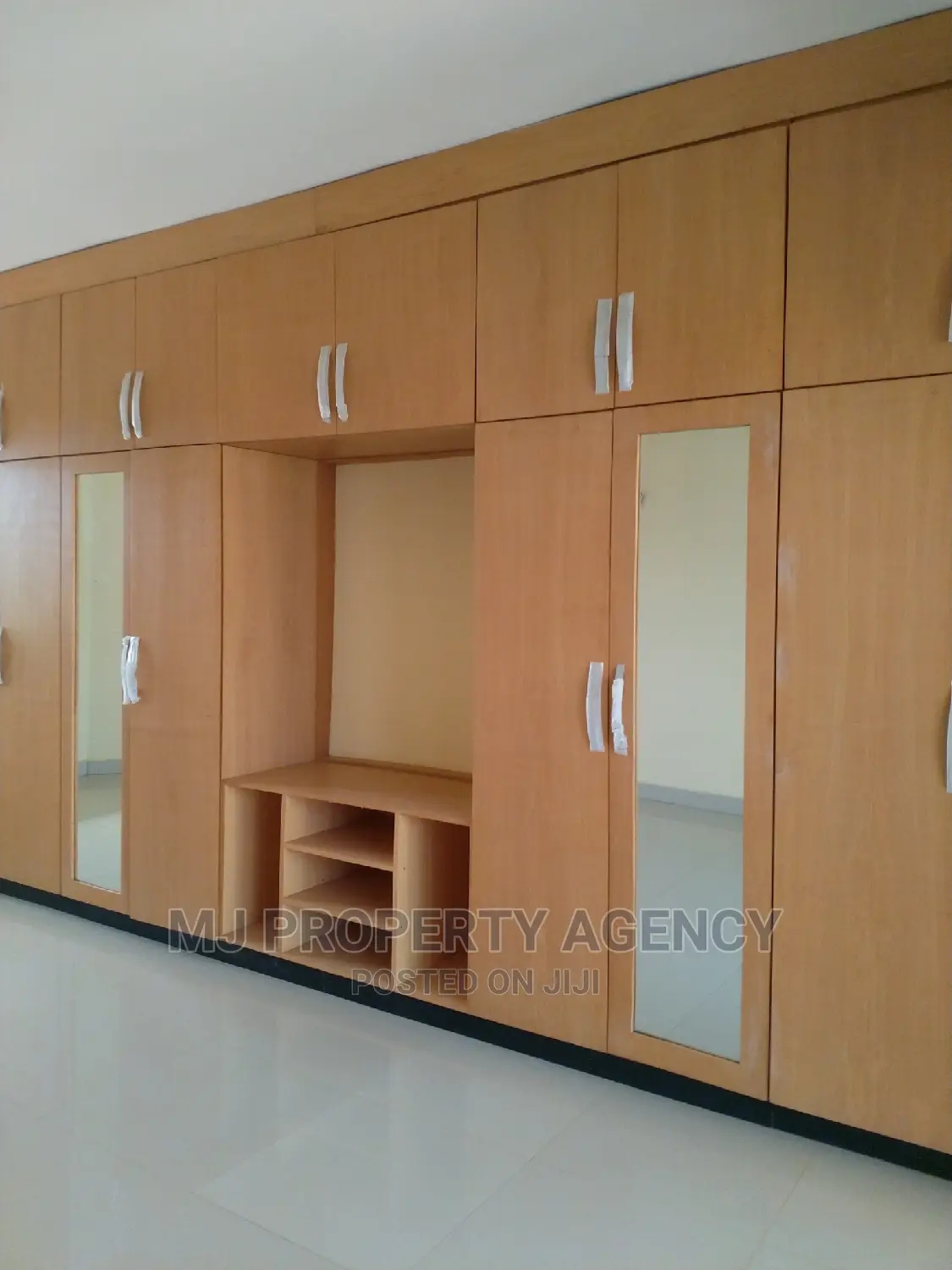 3bdrm Townhouse / Terrace in Community 25 Hfc, Tema Metropolitan
