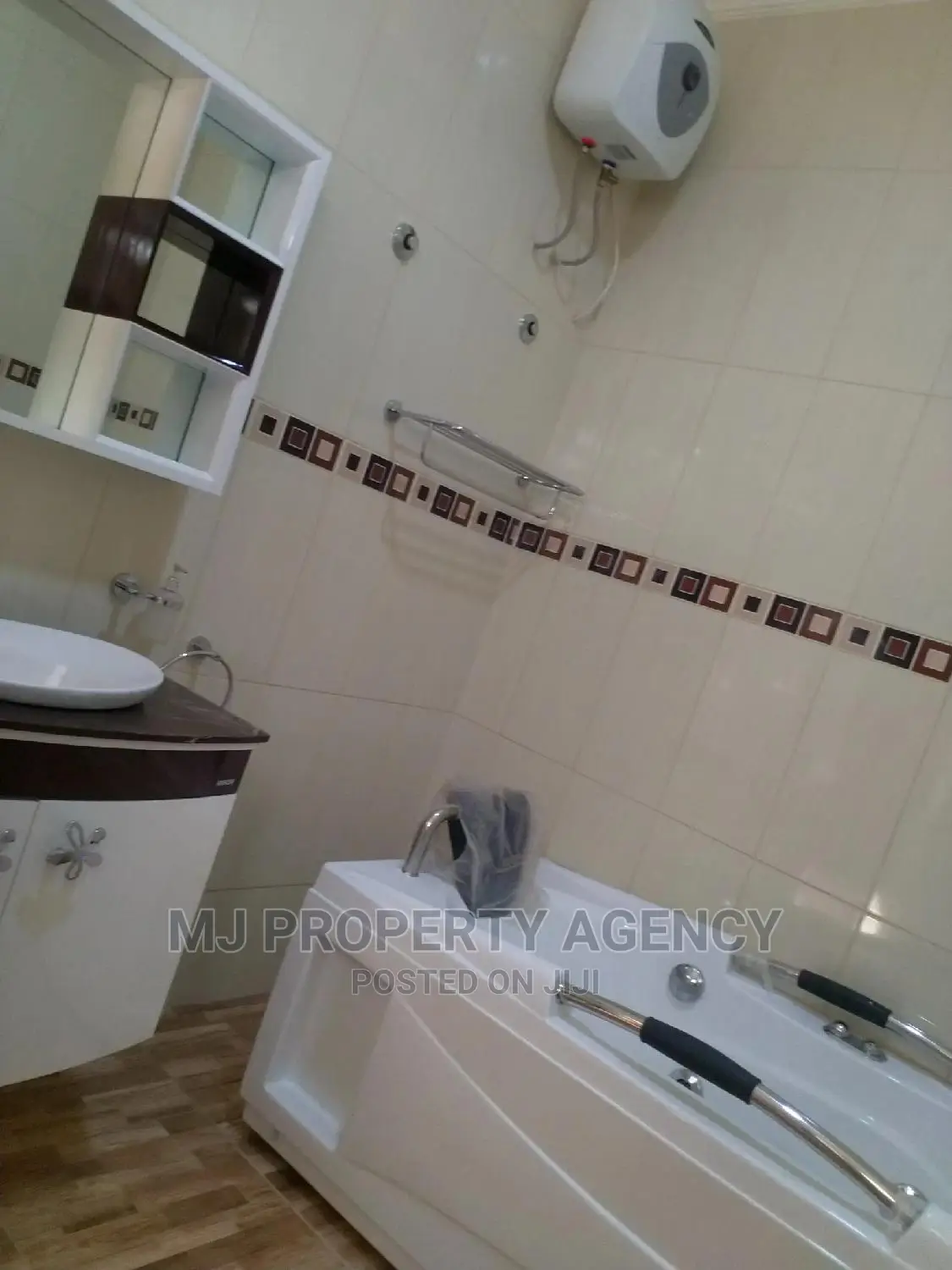 3bdrm Townhouse / Terrace in Community 25 Hfc, Tema Metropolitan