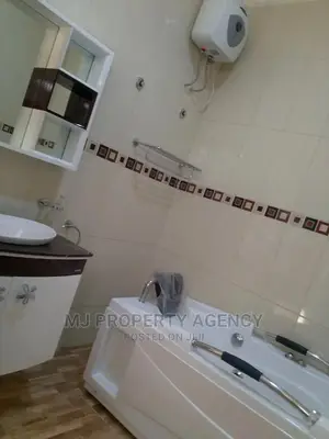 3bdrm Townhouse / Terrace in Community 25 Hfc, Tema Metropolitan