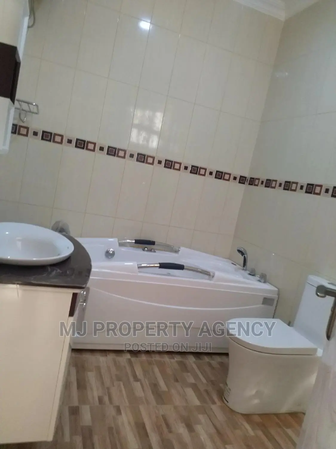 3bdrm Townhouse / Terrace in Community 25 Hfc, Tema Metropolitan