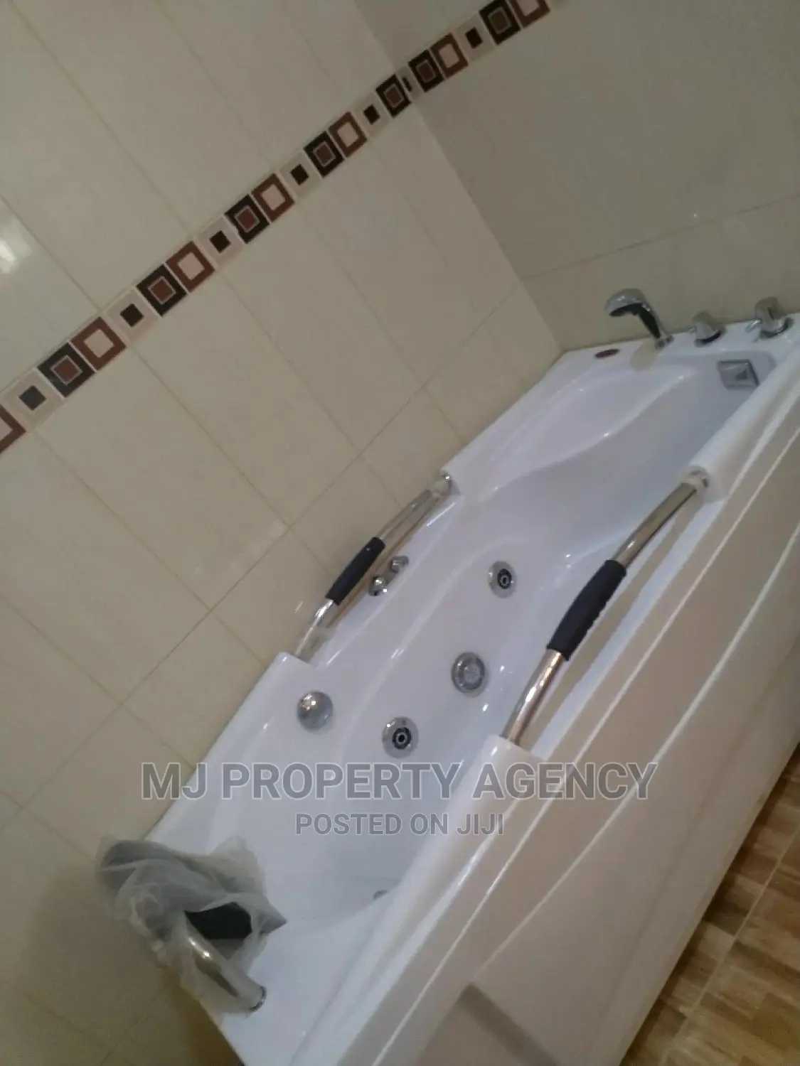 3bdrm Townhouse / Terrace in Community 25 Hfc, Tema Metropolitan