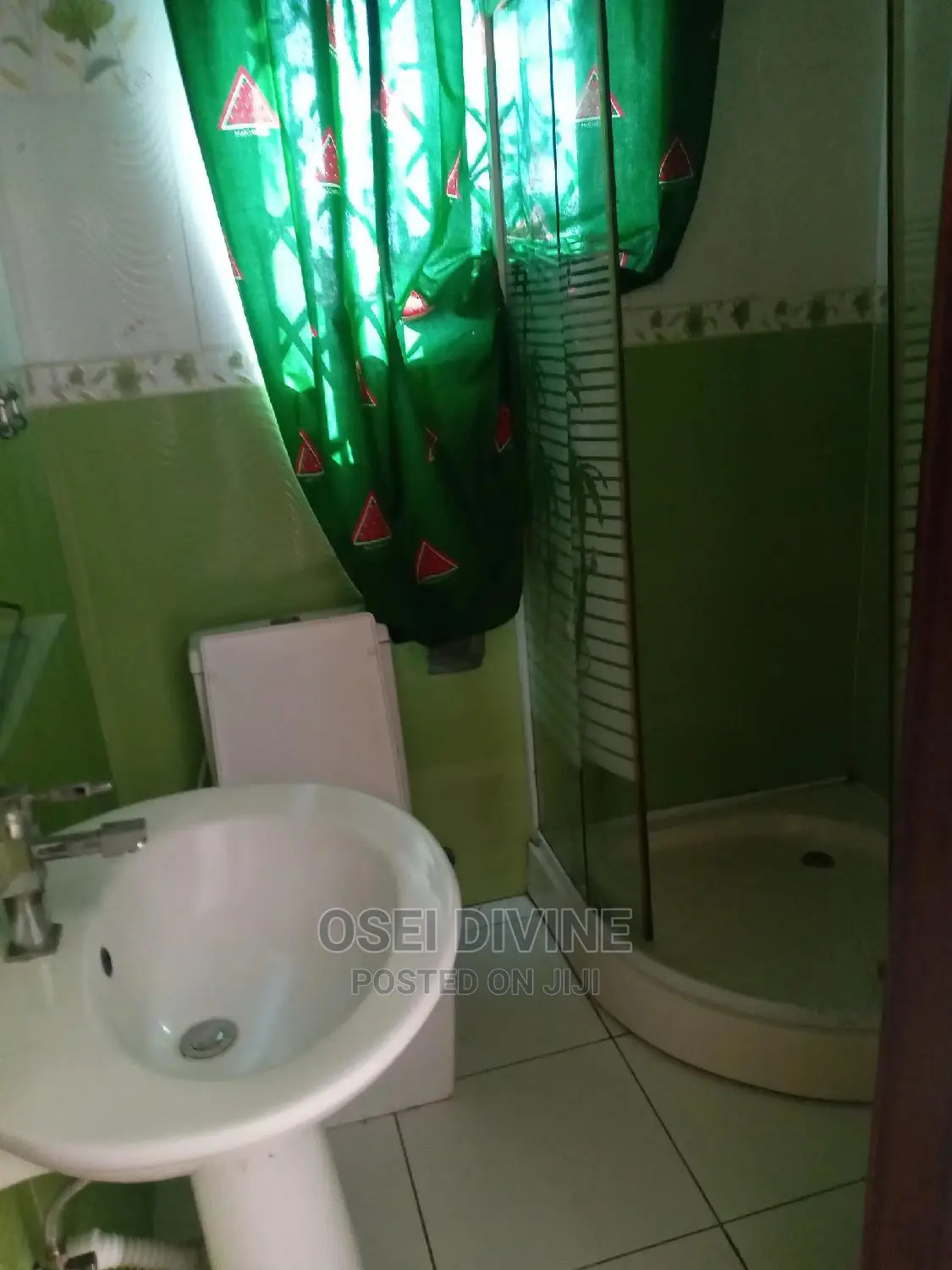 2bdrm Mansion in Roundabout, Dansoman for rent