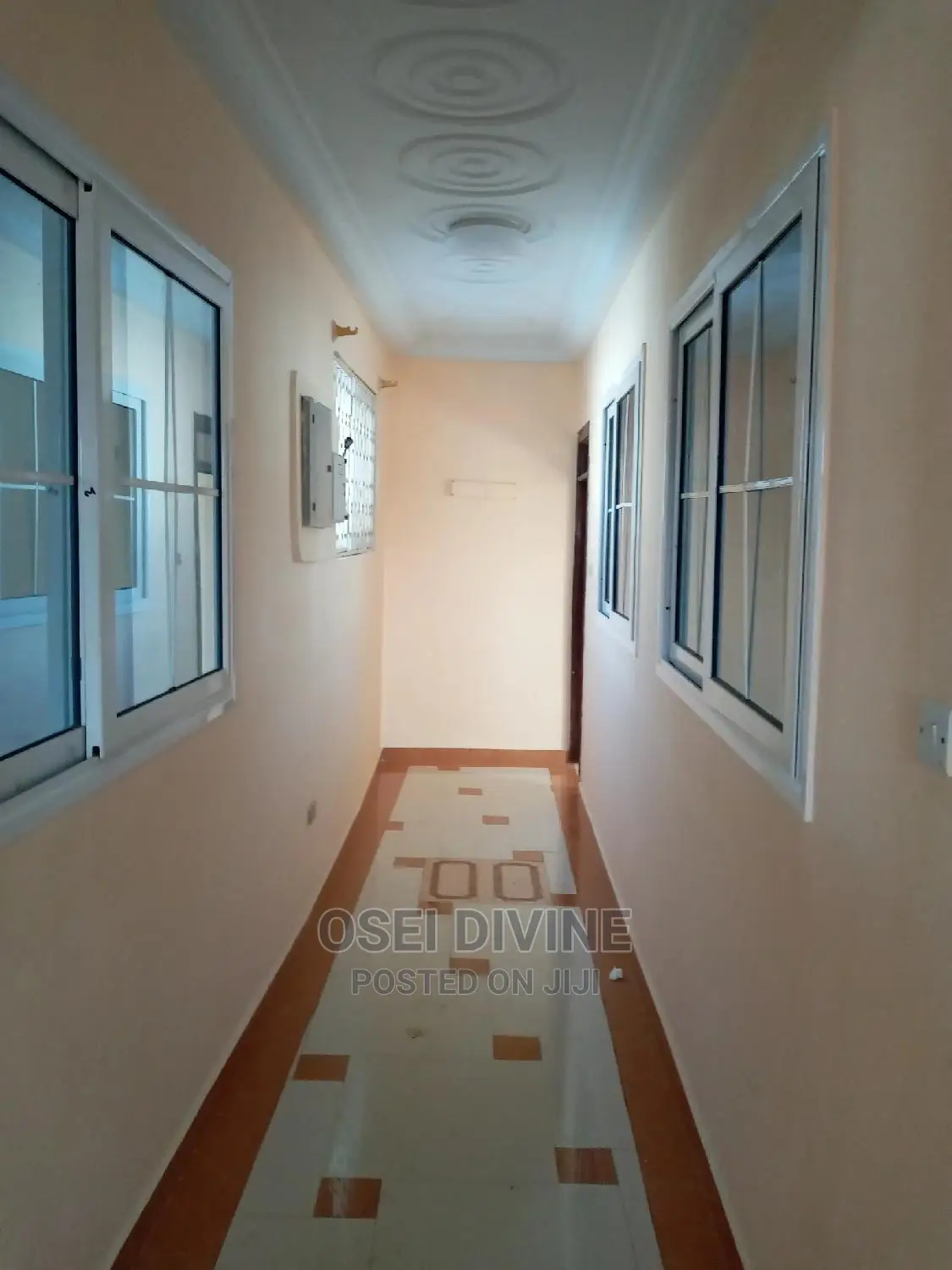 2bdrm Mansion in Roundabout, Dansoman for rent