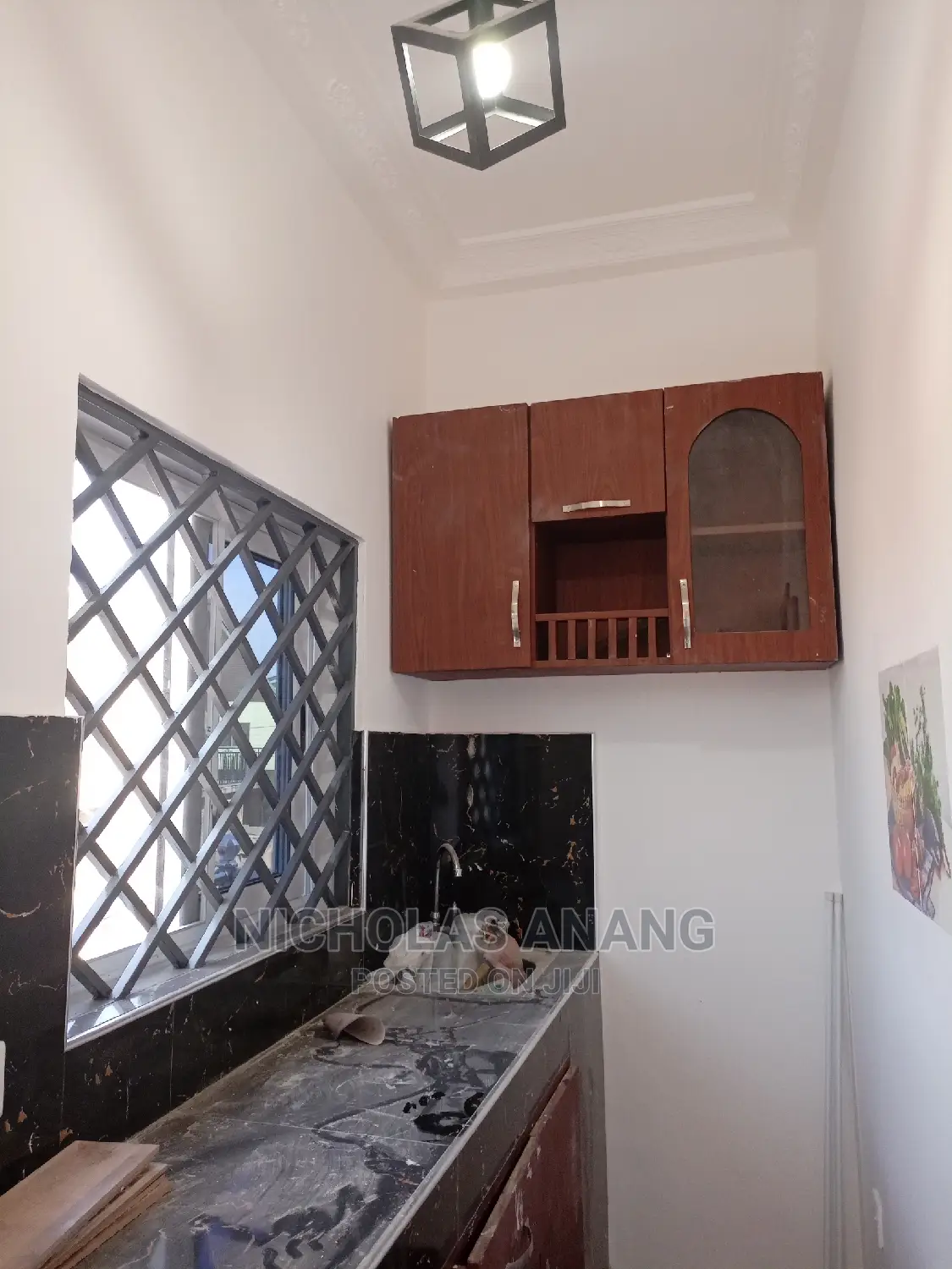1bdrm House in New Town for rent