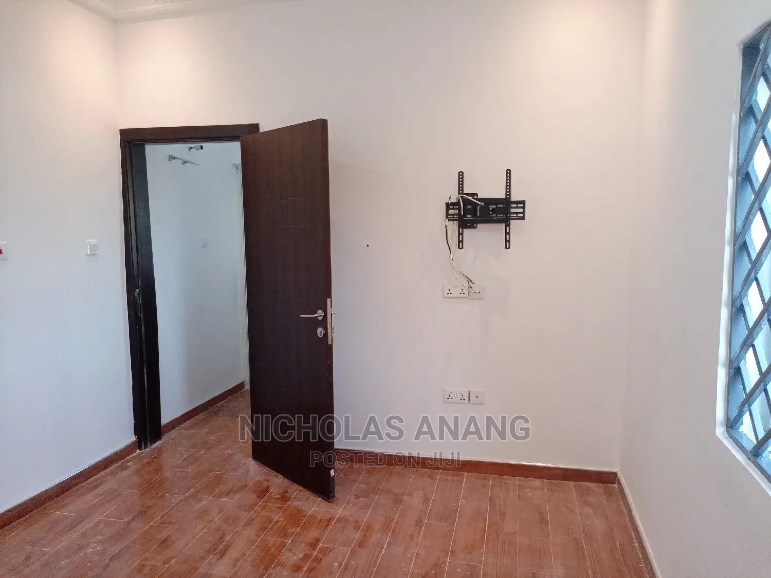1bdrm House in New Town for rent
