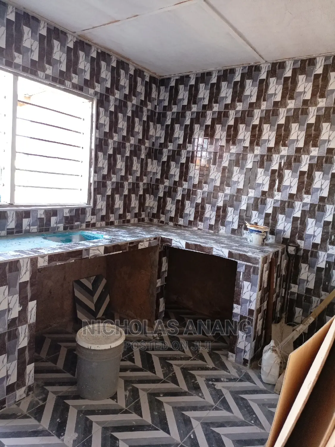 1bdrm House in New Town for rent