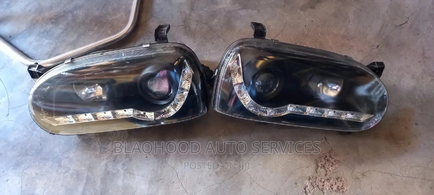 Golf 3 Spec Front Head Light Pair Available (Home Used)