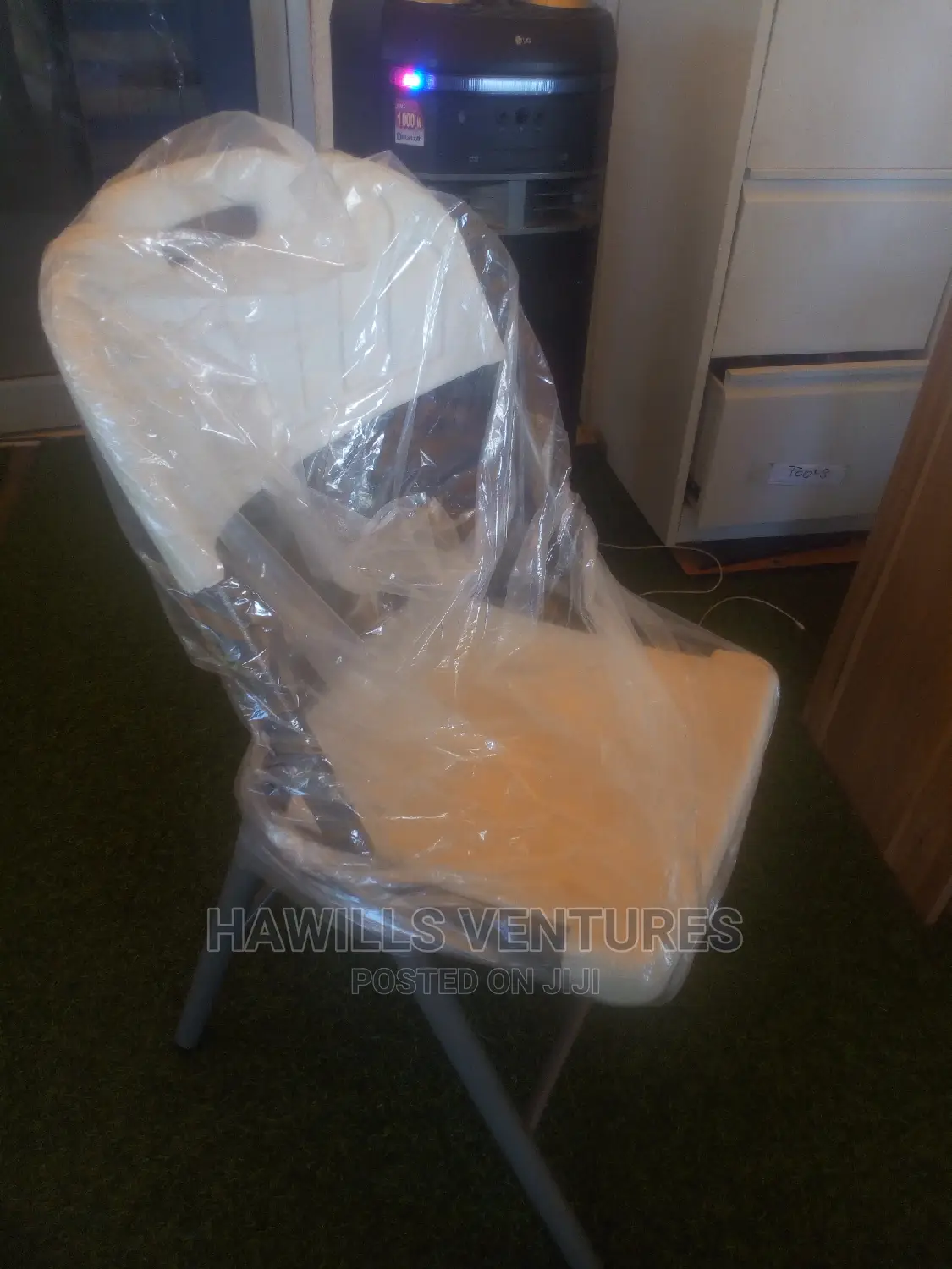 Foldable White Chair
