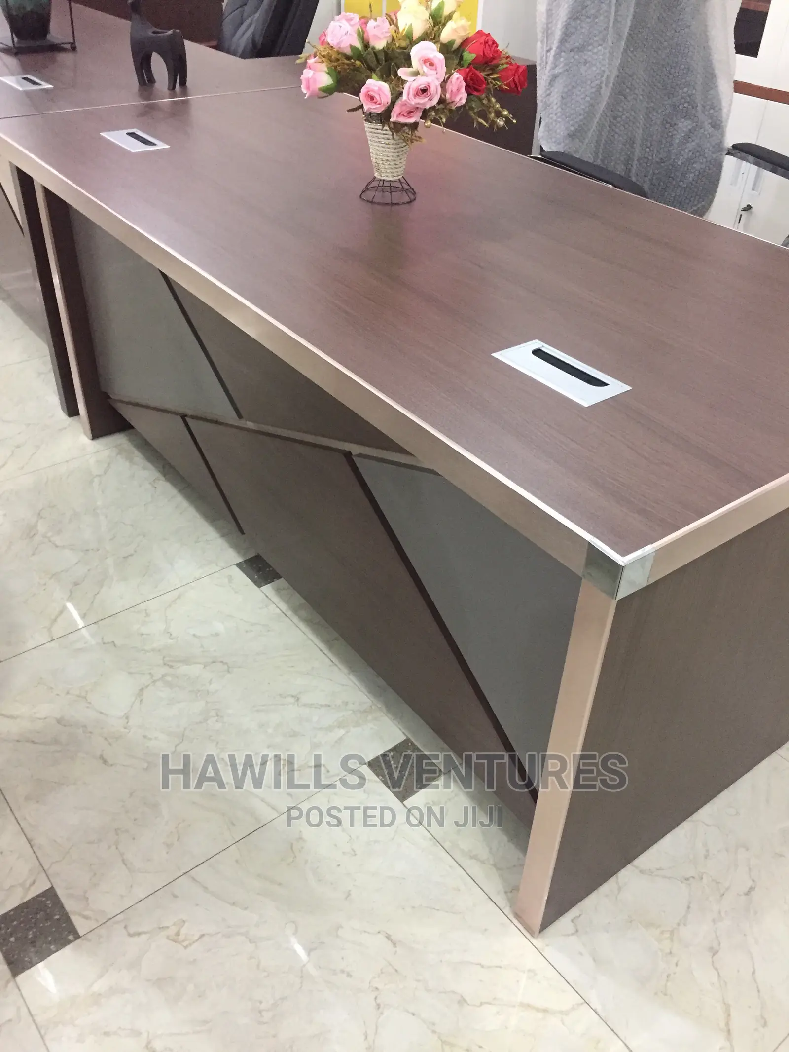 2023 Executive Modern Desk