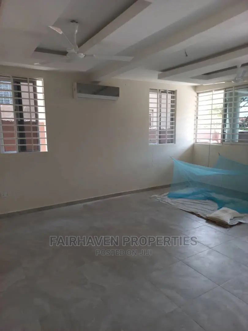 2bdrm Block of Flats in East Airport for rent