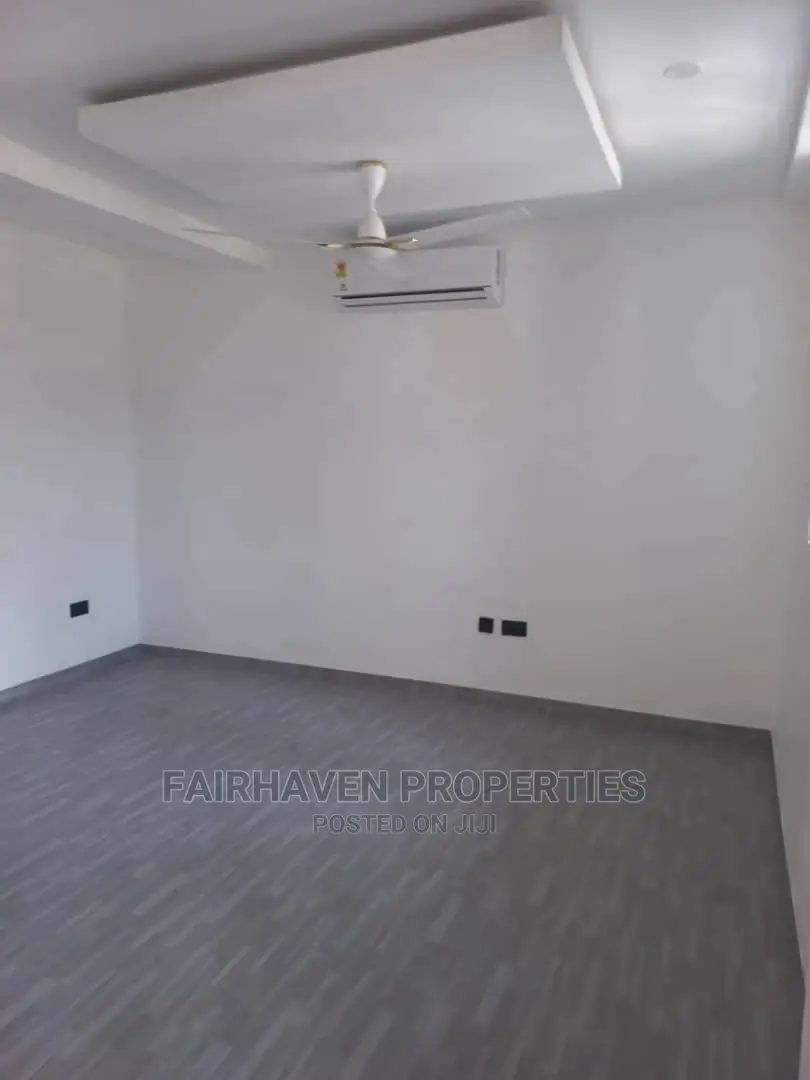 2bdrm Block of Flats in East Airport for rent