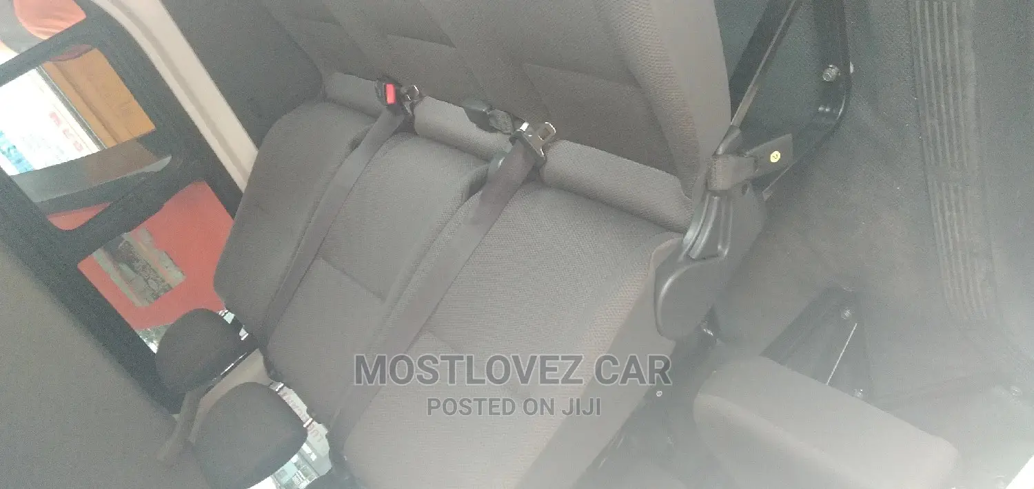 Toyota Hiace Buses for Rent in Ghana? Minibuses for Rent