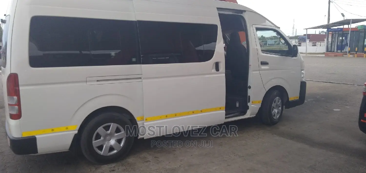 Toyota Hiace Buses for Rent in Ghana? Minibuses for Rent