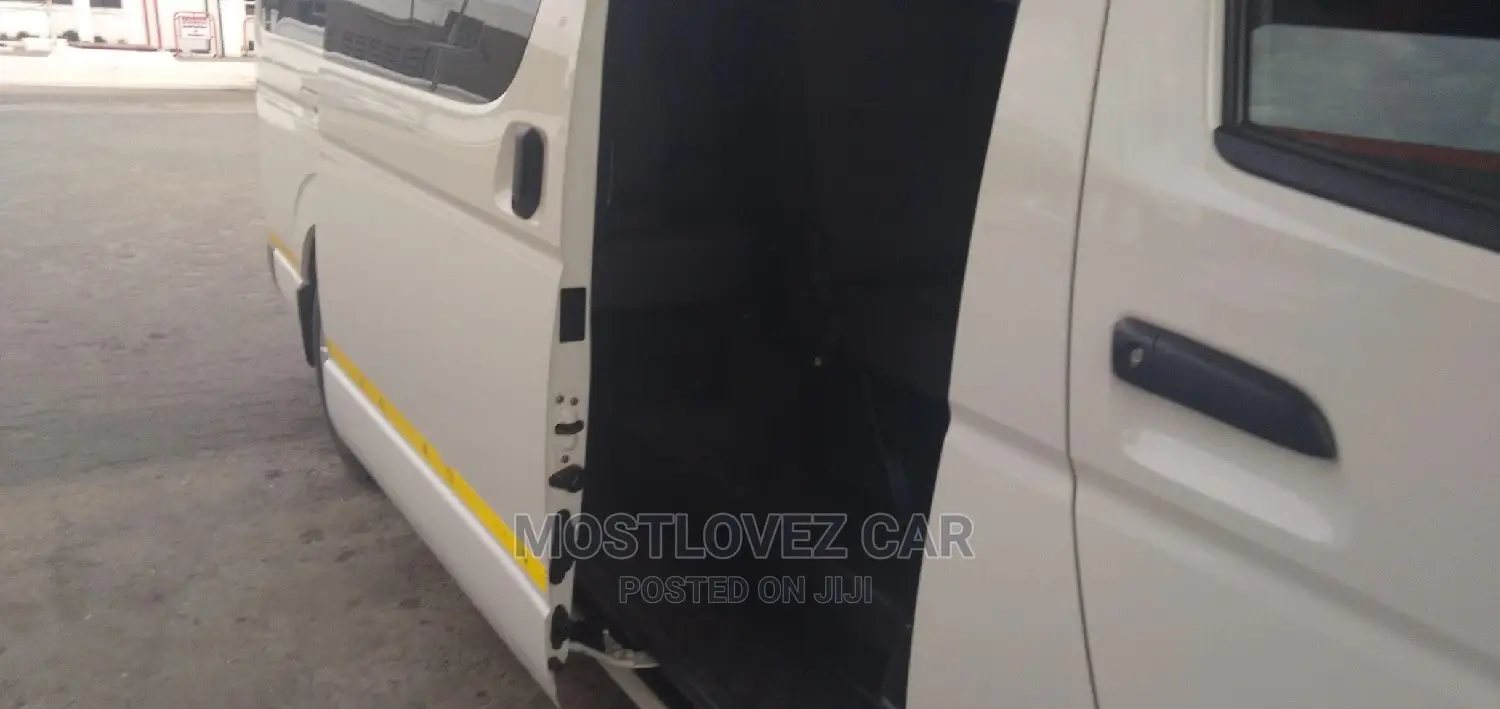 Toyota Hiace Buses for Rent in Ghana? Minibuses for Rent