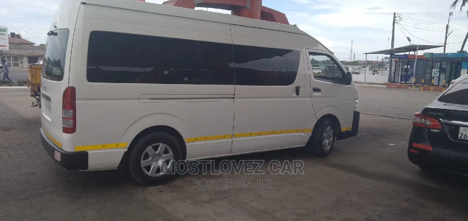 Toyota Hiace Buses for Rent in Ghana? Minibuses for Rent