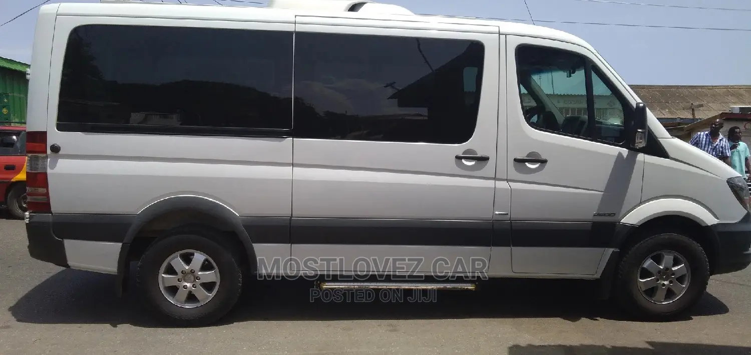 Toyota Hiace Buses for Rent in Ghana? Minibuses for Rent