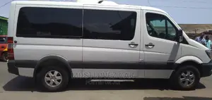 Toyota Hiace Buses for Rent in Ghana? Minibuses for Rent