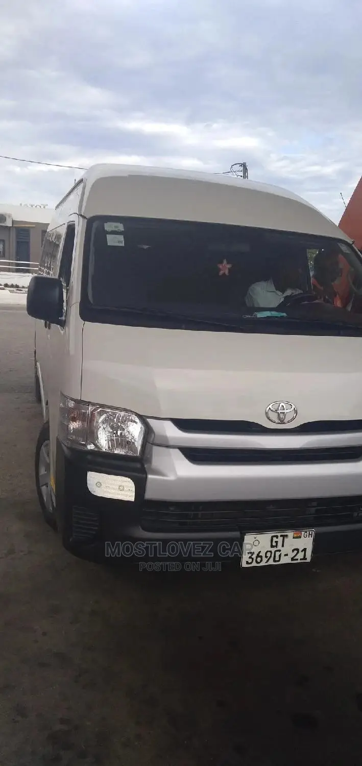 Toyota Hiace Buses for Rent in Ghana? Minibuses for Rent