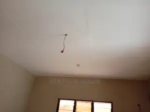 1bdrm House in New Town for rent