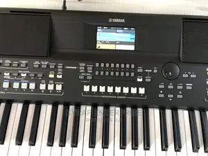 Yamaha PSR SX 600