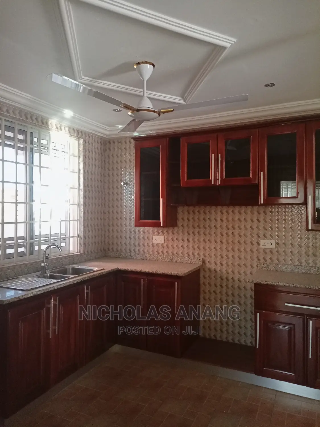 3bdrm House in New Town for rent