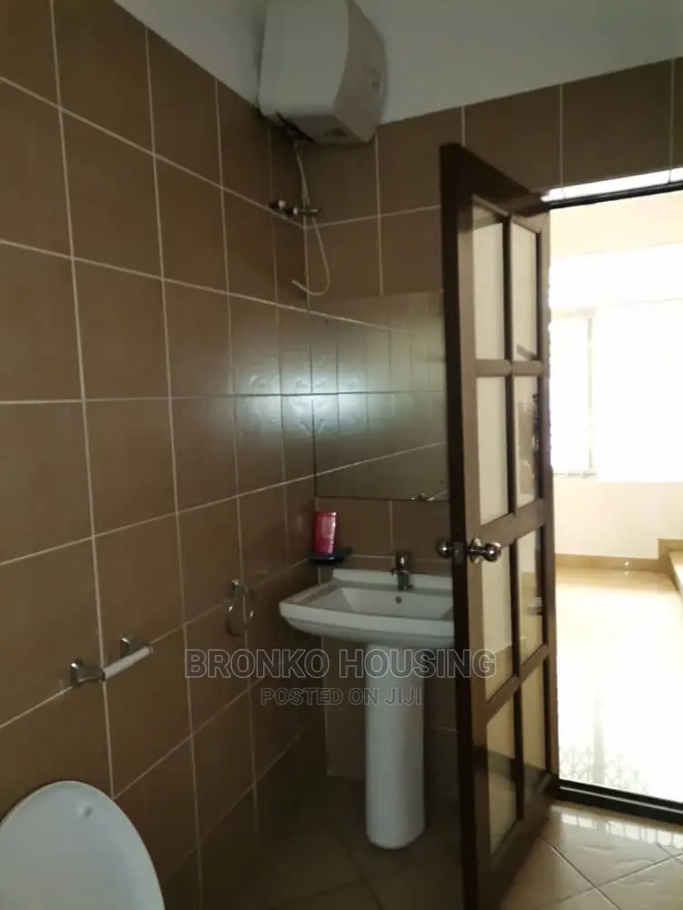 4bdrm Penthouse in Bronko Housing, Airport Residential Area for Rent
