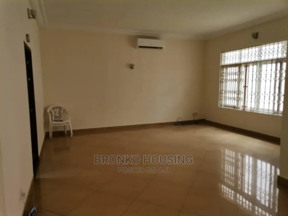 4bdrm Penthouse in Bronko Housing, Airport Residential Area for Rent