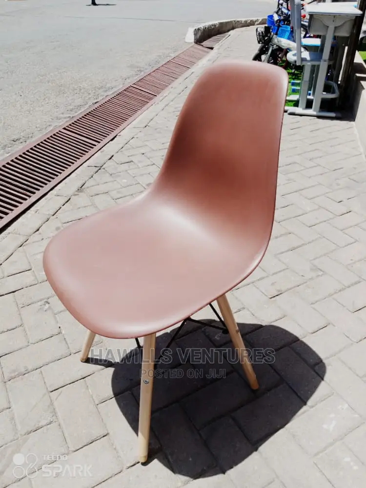 Eula Modern Chair