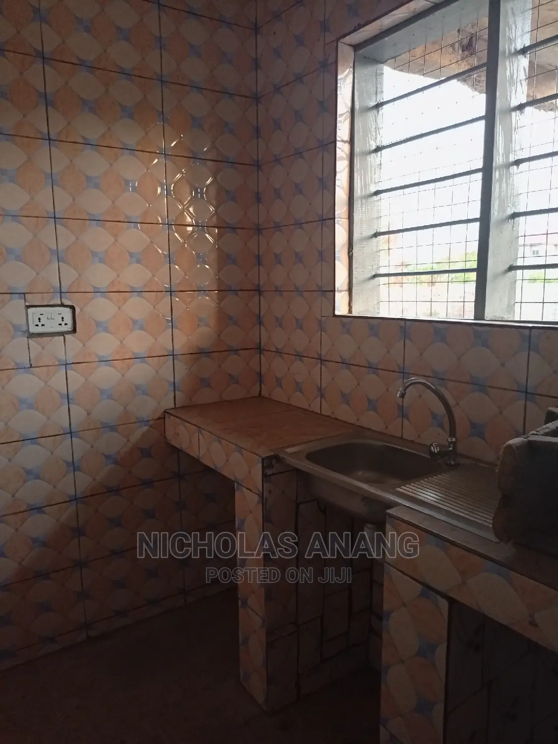 1bdrm House in New Town for rent