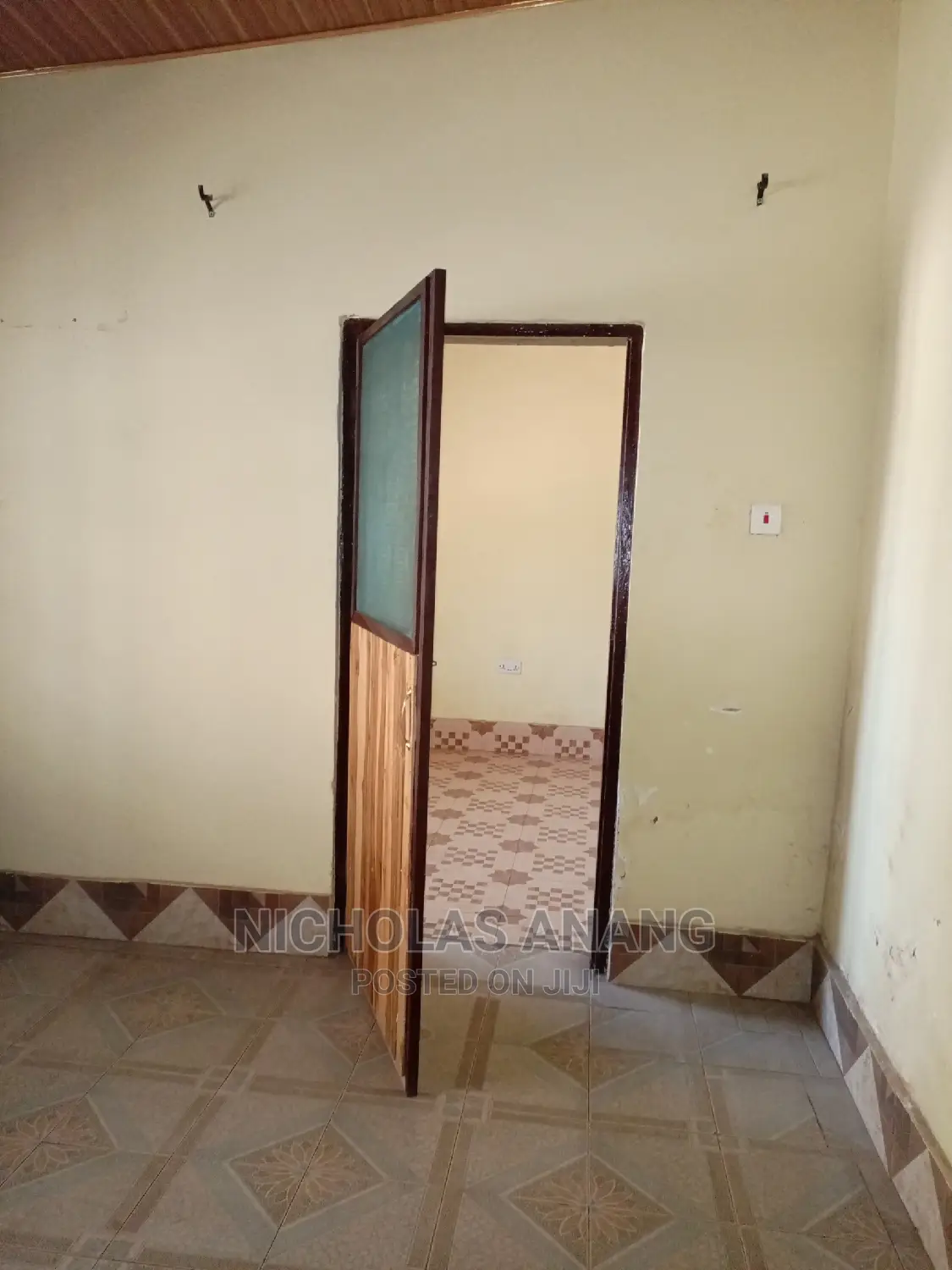 1bdrm House in New Town for rent