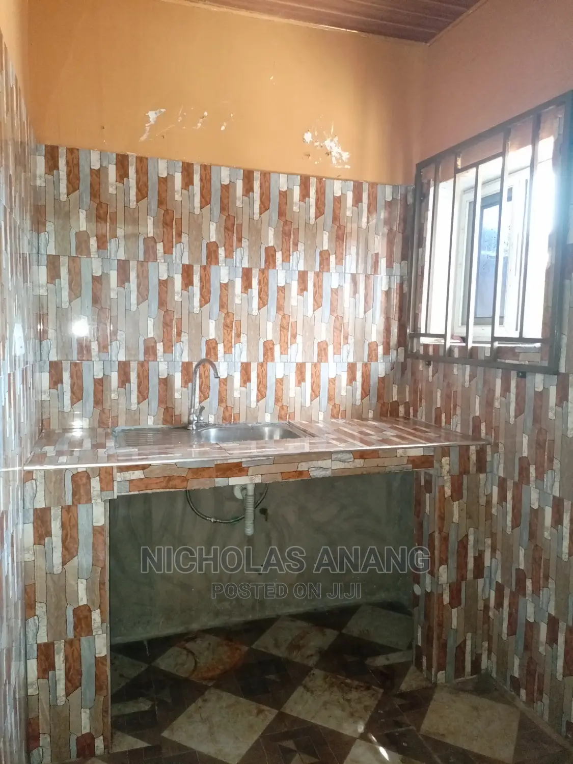 1bdrm House in New Town for rent