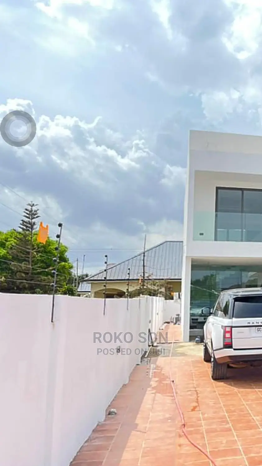 4bdrm Duplex in Dr Roko, American House for Sale