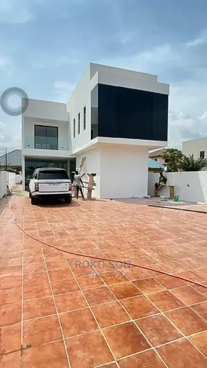 4bdrm Duplex in Dr Roko, American House for Sale