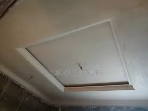 Br3fo) Ba P.O.P Ceiling And Deco