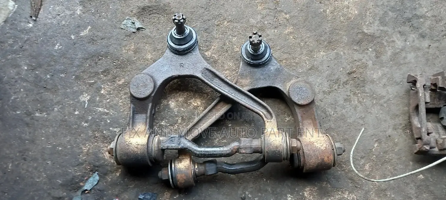 Toyota Hiace (Fish) Home Used Upper Arm Pair for Sale