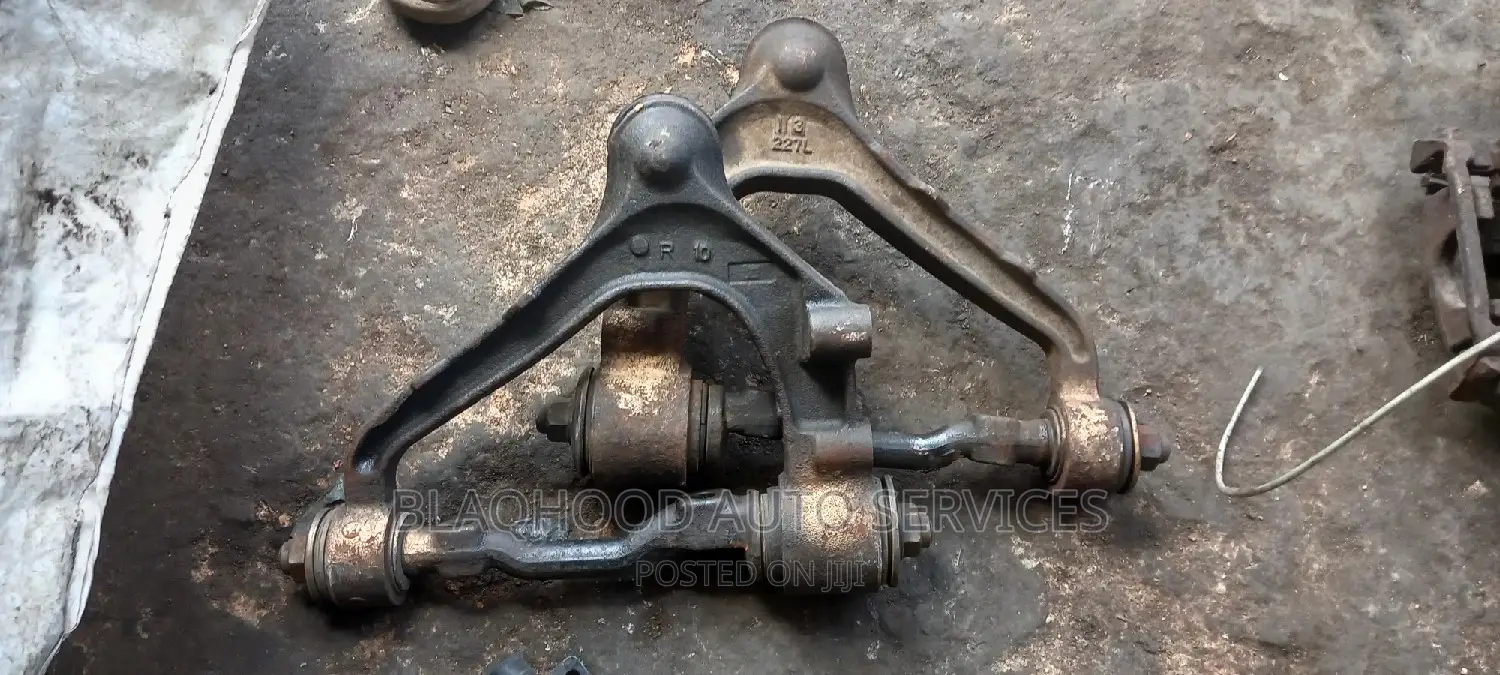 Toyota Fish Home Used Upper Arm Pair Available