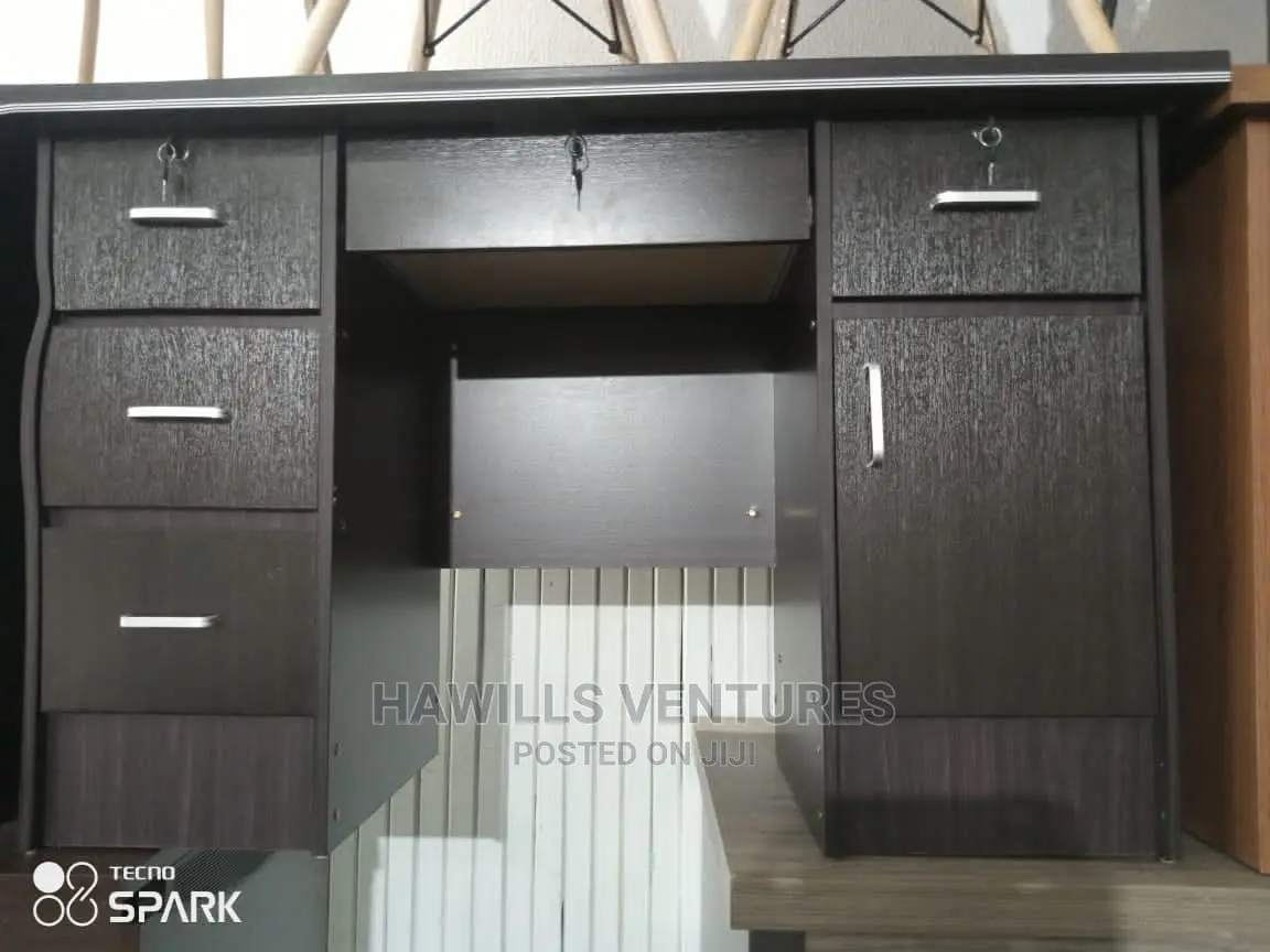 Engineered Wood Office Table