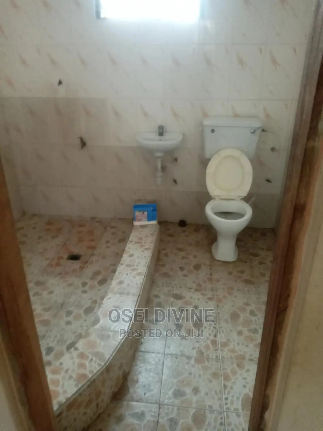 3bdrm Apartment in Datus, Dansoman for Rent