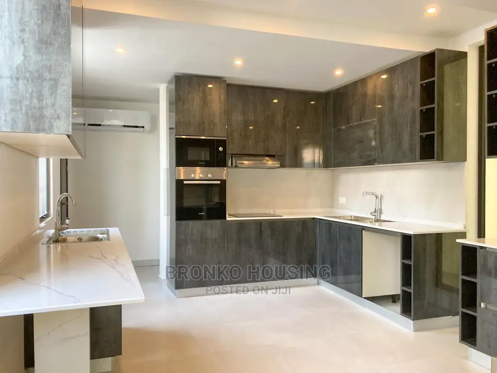 5bdrm House in Bronko Housing, Coffee Shop Area for Rent